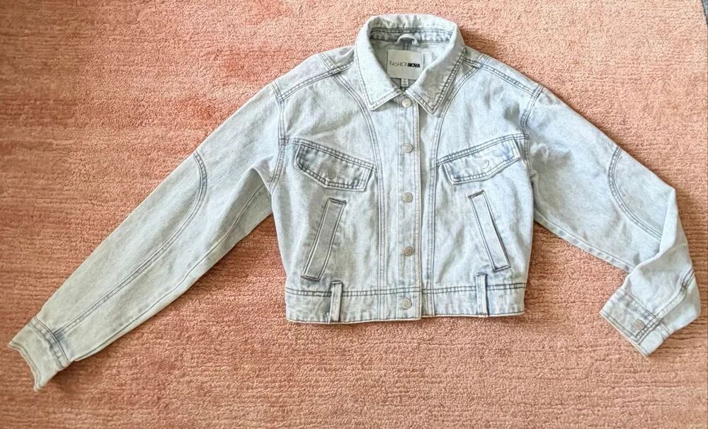 Fashion Nova M Light Wash Cropped Denim Jacket Cotton Button Front Trucker NWT
